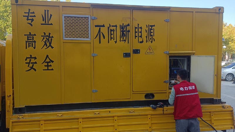 永丰柴油发电机组和UPS电源配合使用时，如何避免切换过程中的电力中断？